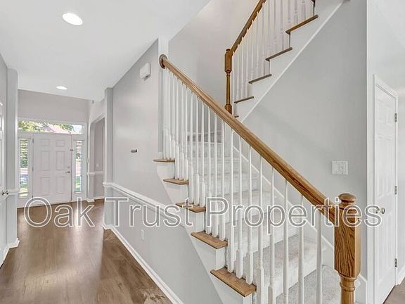 3rd image of 524 Evening Shade Dr