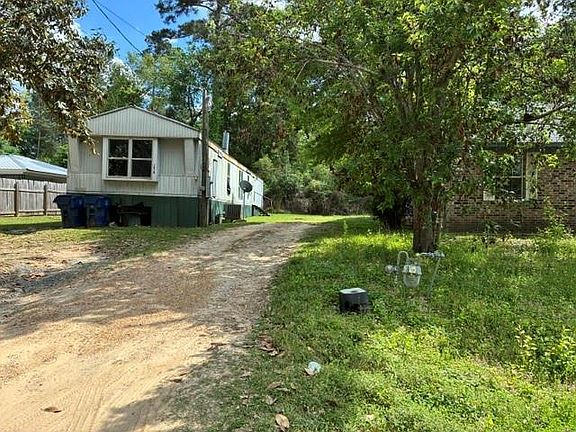 2nd image of 121 Louisiana St