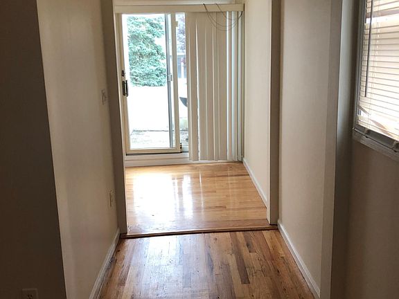 4th image of 4390 New York Ave
