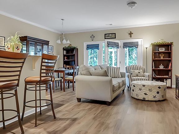 5th image of 164 Buchanan Cir