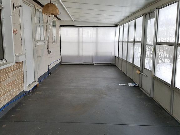 4th image of 945 McDonald St
