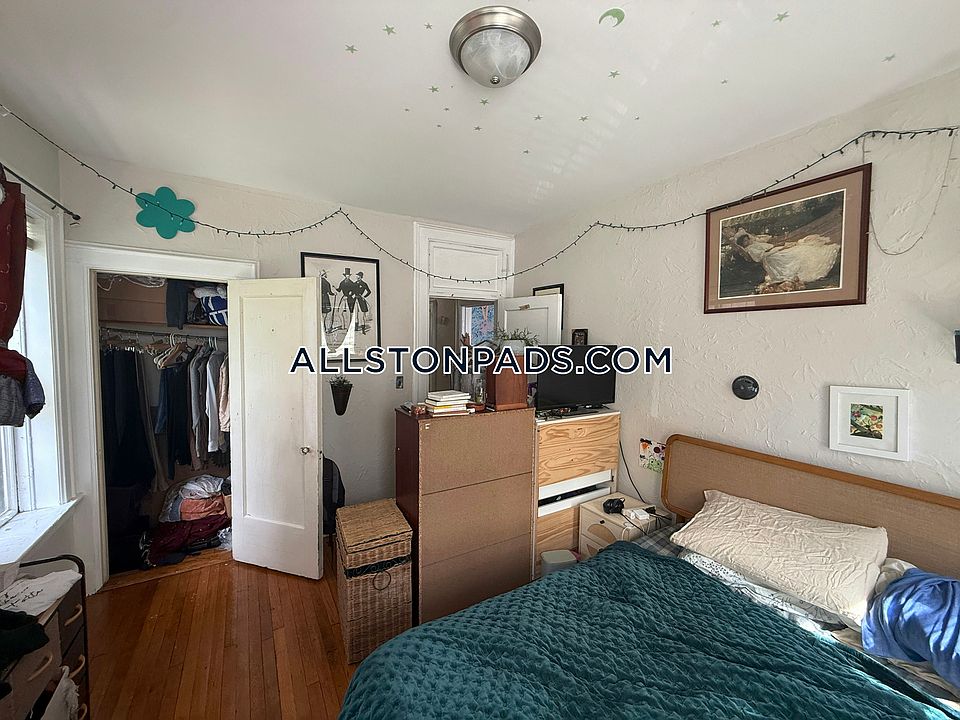 2nd image of 9 Park Vale Ave APT 1