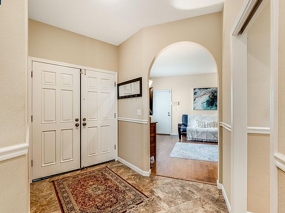 5th image of 140 Gardner Pl