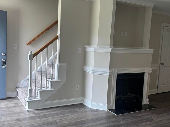 4th image of 2055 Cambria Drive #B