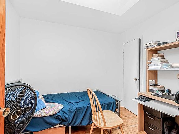 5th image of 1463 Longfellow Ave