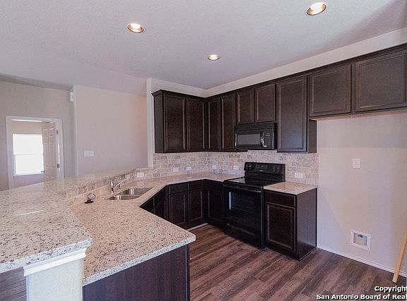 4th image of 325 Franchi Way