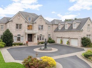 44 Legends Circle, Melville, NY