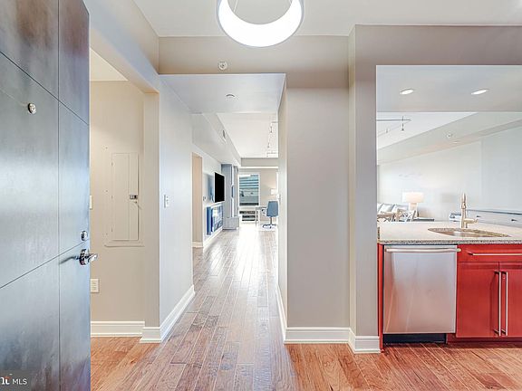 4th image of 1111 19th St N APT 2703