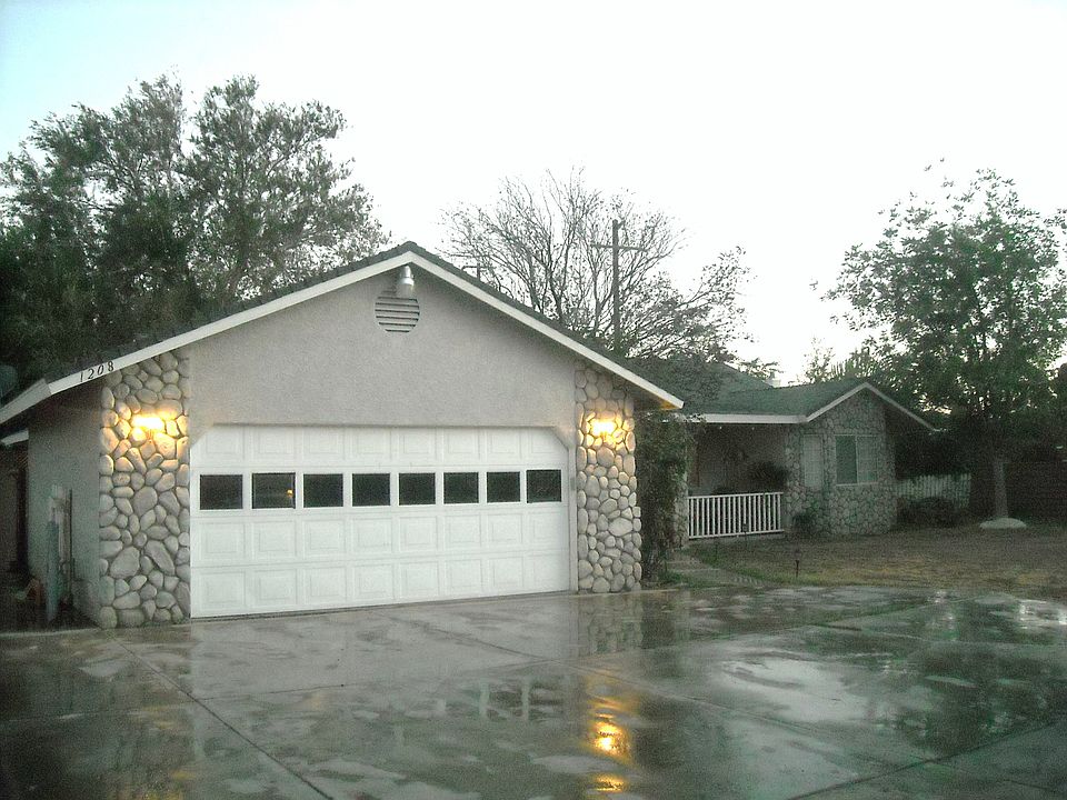 1st image of 1208 W Lancaster Blvd