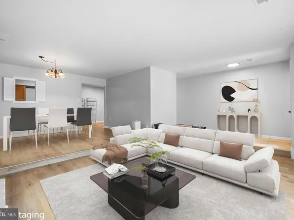 3824 Persimmon Cir, Fairfax, VA 22031