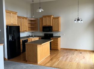 8350 Cedarview Cir, Savage, MN 55378