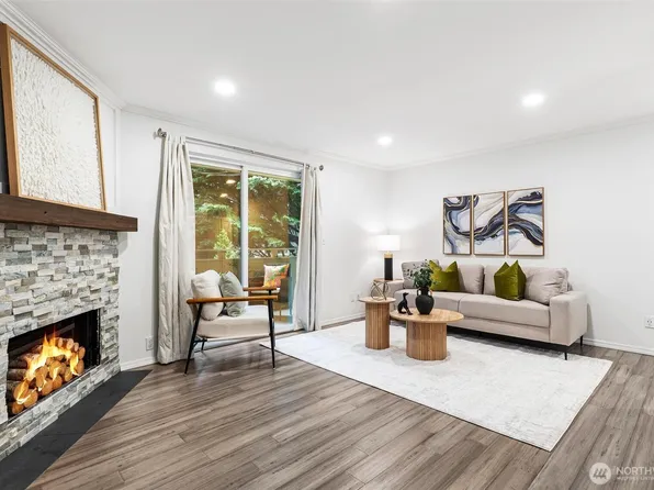 12009 100th Avenue NE #2, Kirkland, WA 98034