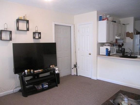 3rd image of 30 Copeland St APT 6