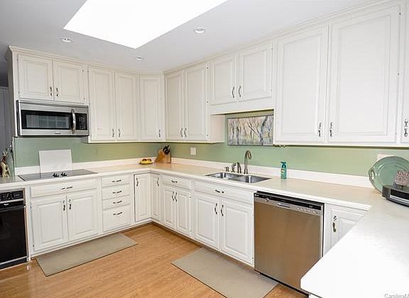 4th image of 642 N Race St #2