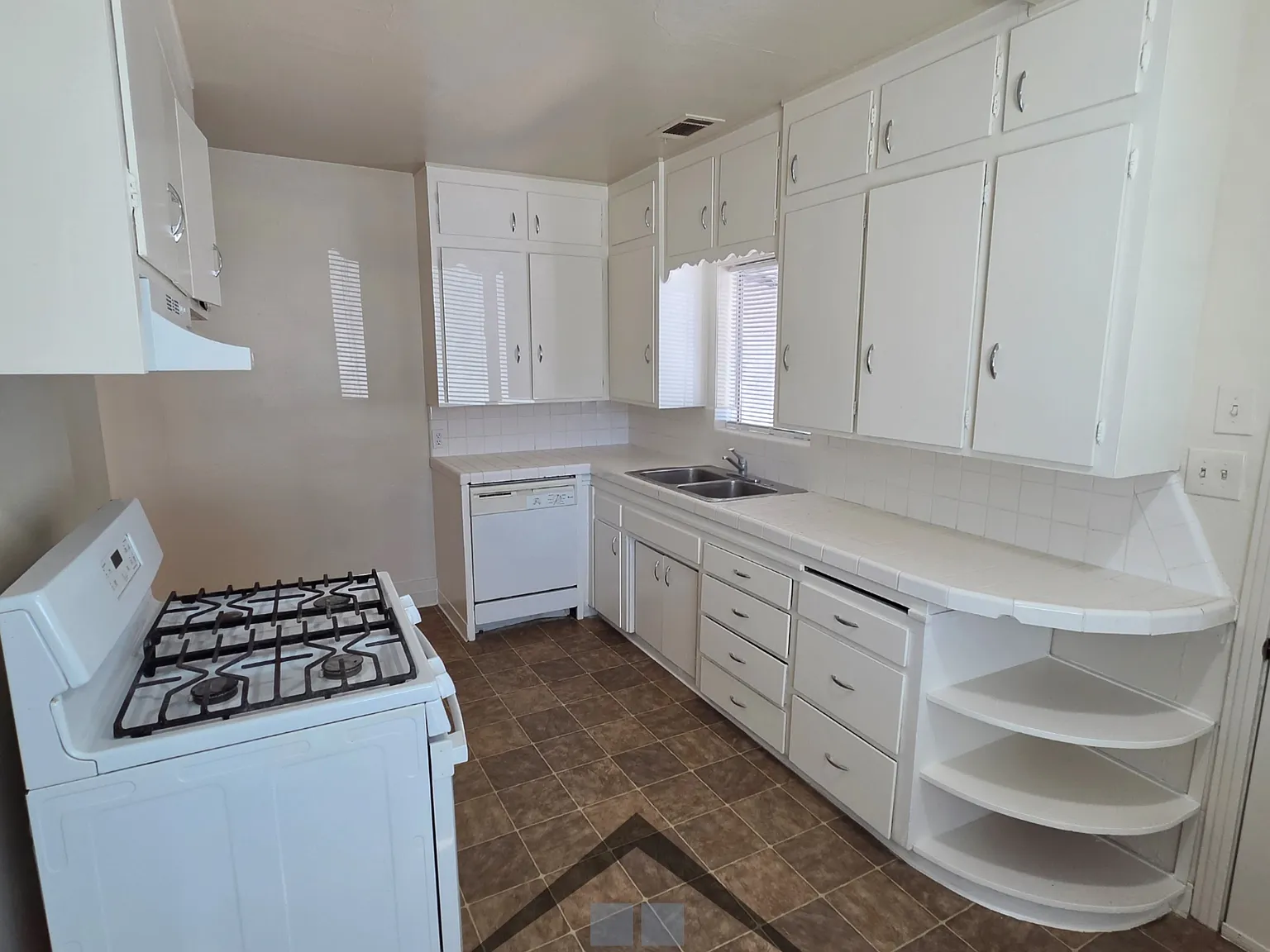3 bed, 1500 sqft, $2,300 — Photo 4