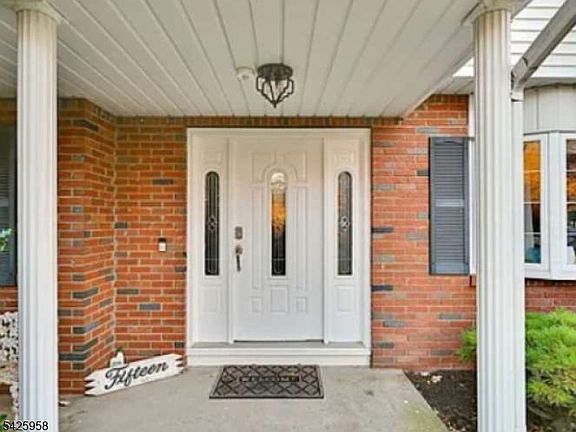 2nd image of 15 Sweetwood Ct