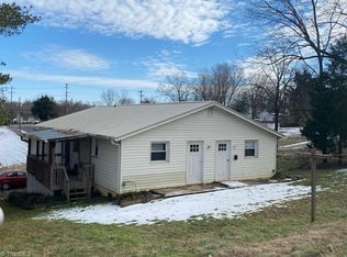 409 E Academy St, Randleman, NC 27317