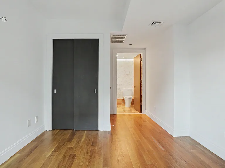 554 4th Ave #3E — Photo 11