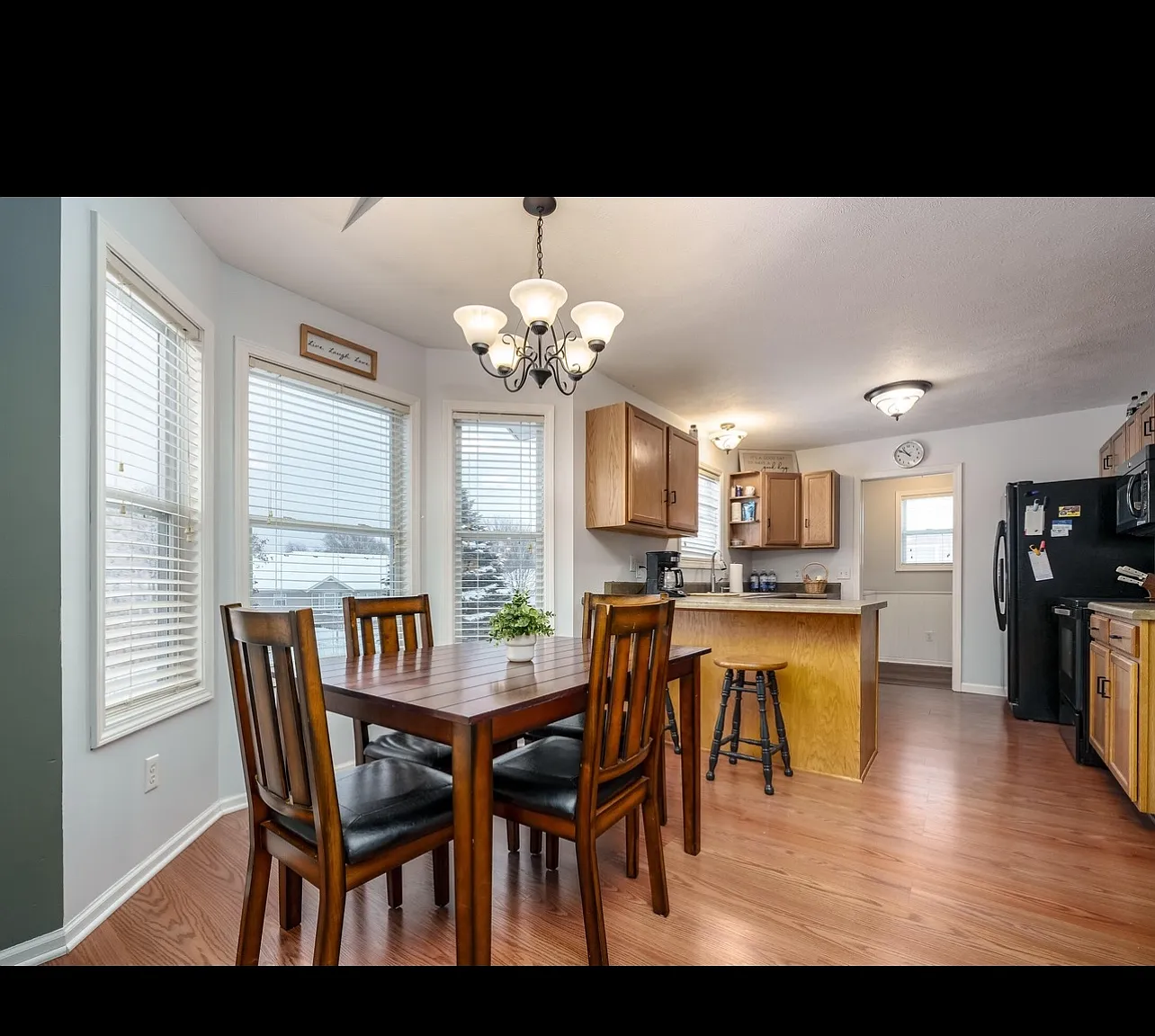 5 bed, 2052 sqft, $2,200 — Photo 3