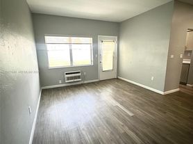 710 Meridian Ave, Miami Beach, FL