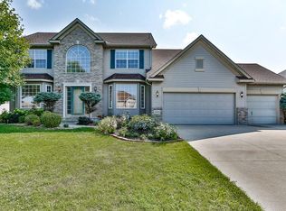 2565 Eyrie Dr, Woodbury, MN 55129