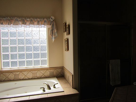 5th image of 308 Clovernook St
