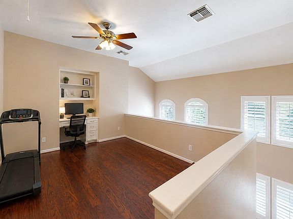 5th image of 2128 Gillette St