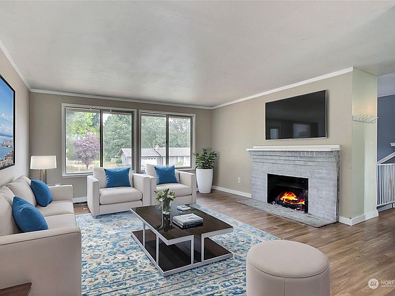 3rd image of 409 Peregrine Drive SE