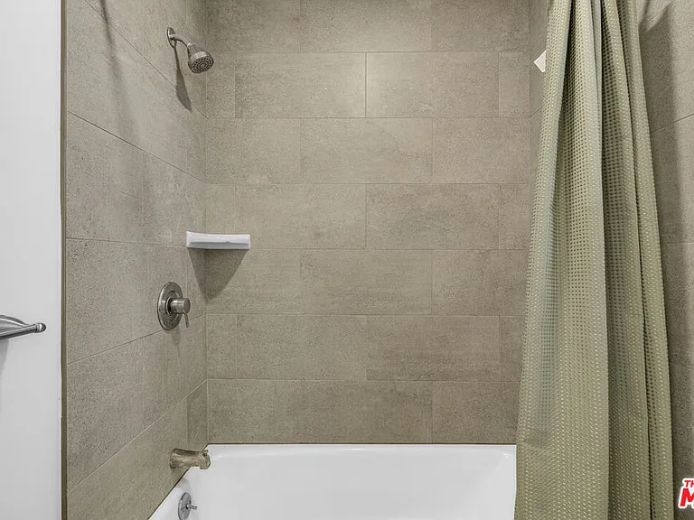 115 Galleon St #B — Photo 16