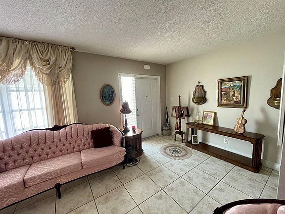 4th image of 6811 NW 75th Drive
