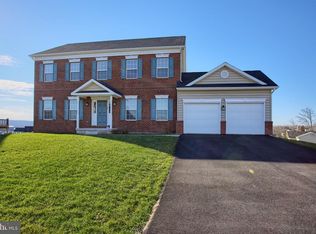 203 Woodbrook Dr, Douglassville, PA 19518