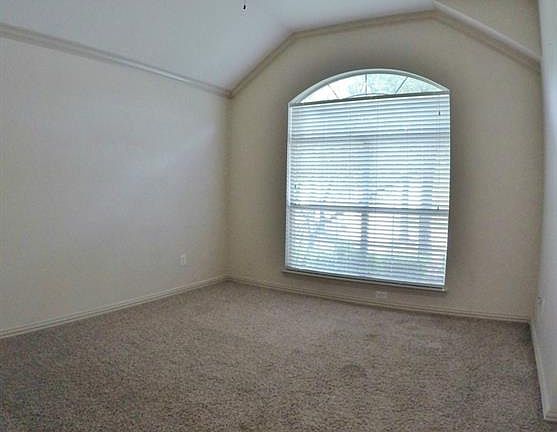 5th image of 9132 Tate Ave