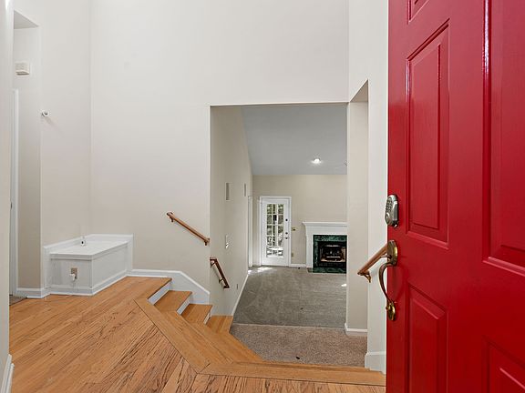 4th image of 824 N Woodstone Ln
