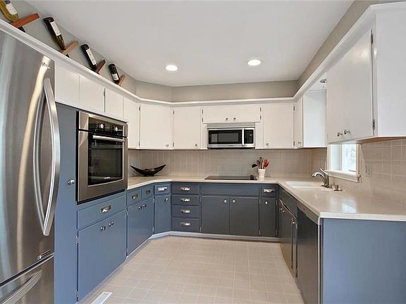 4th image of 6700 W 85th Ter