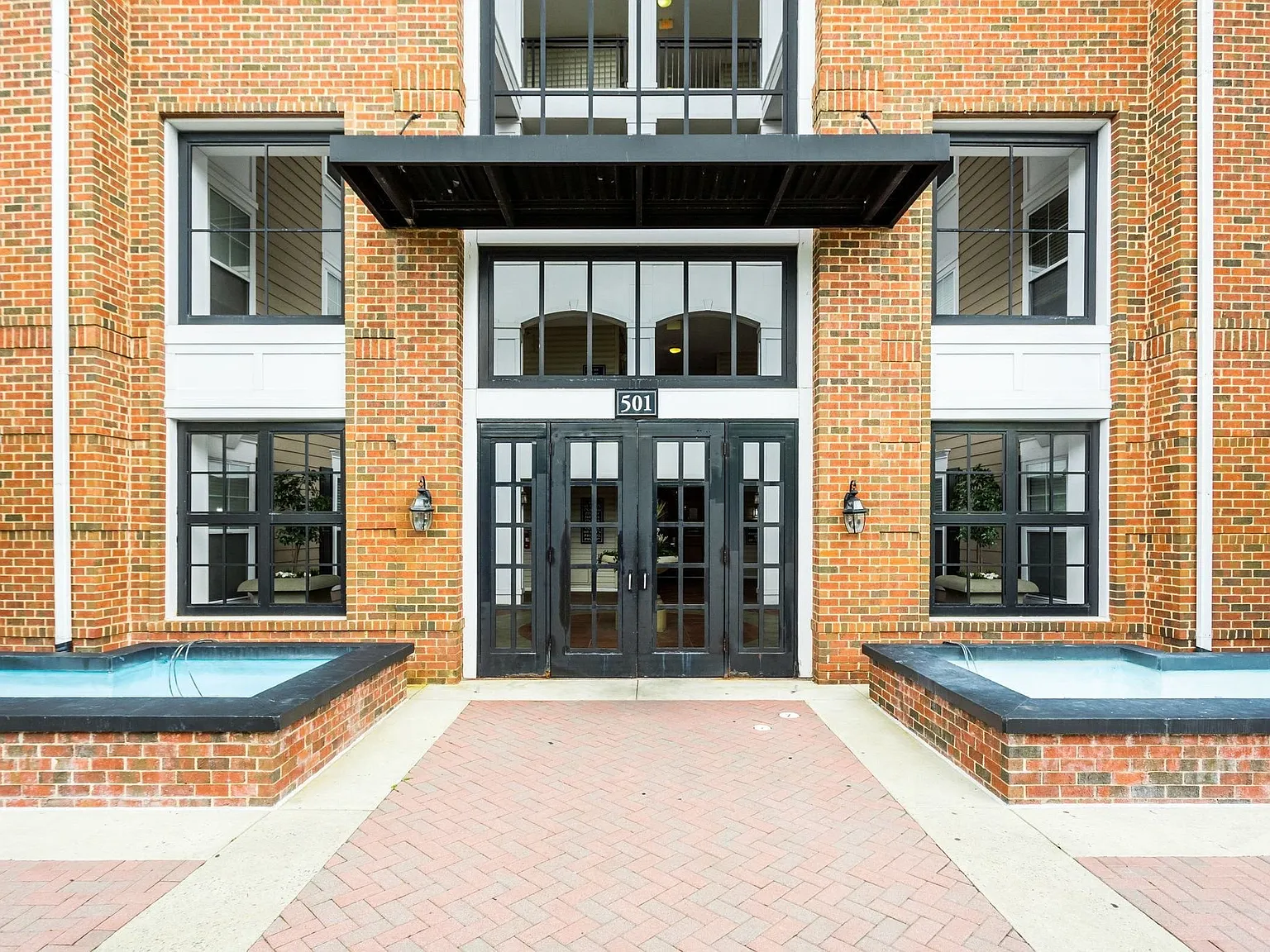 2 bed, 1165 sqft, $2,495 — Photo 3