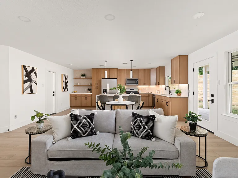 8708 Cretys Cv — Photo 12