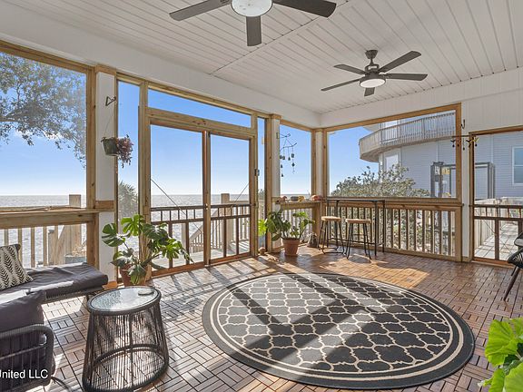 4th image of 6013 Belle Fontaine Dr