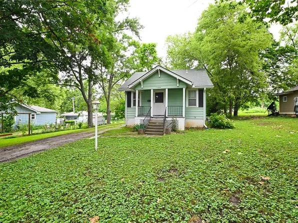 1134 E Gudgell Ave, Independence, MO 64055