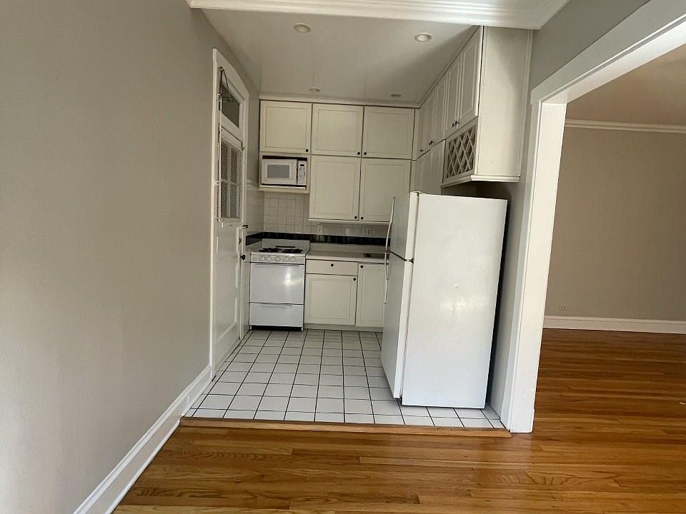 1st image of 1041 Pleasant St #1C