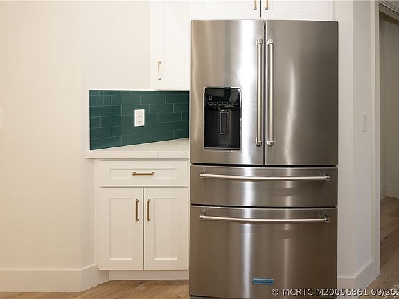 5th image of 2425 SW Foxpoint Trl