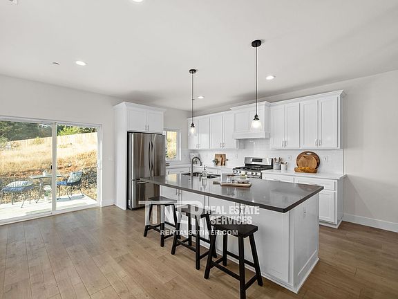 3rd image of 3421 Santos Ct