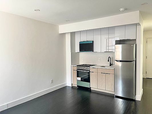 1st image of 2108 Regent Pl #2N