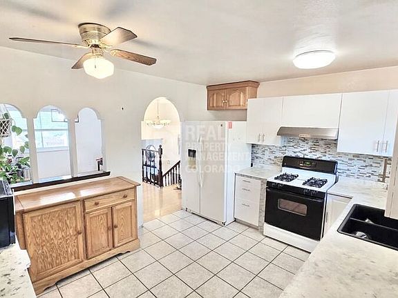 3rd image of 15502 E Bails Dr