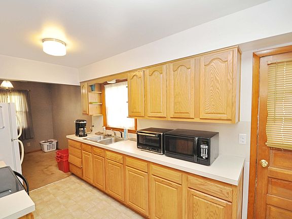 5th image of 813 Wayne St