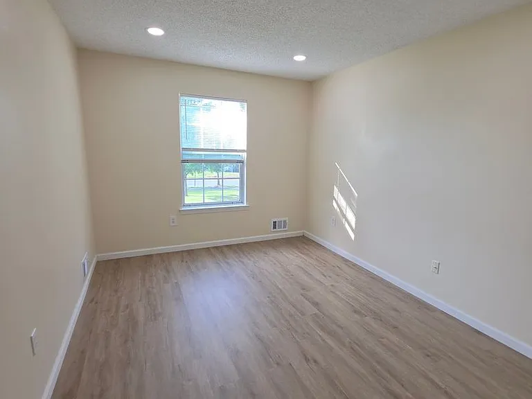 12 Amberly Ct — Photo 16