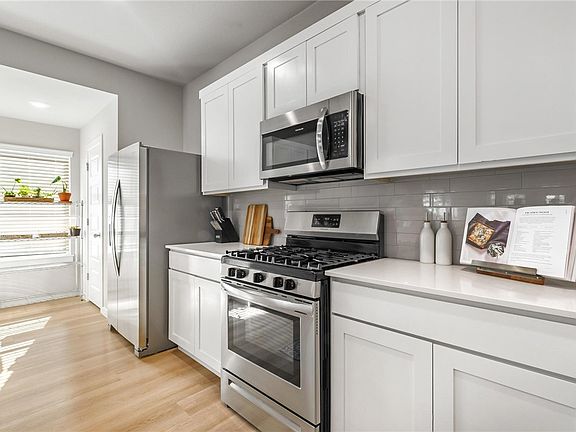 4th image of 905 W Sonoma St