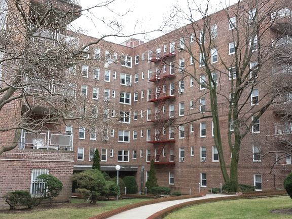 2nd image of 17810 Wexford Ter APT 4L