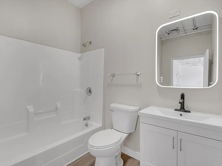 400 N Main St #404 — Photo 1