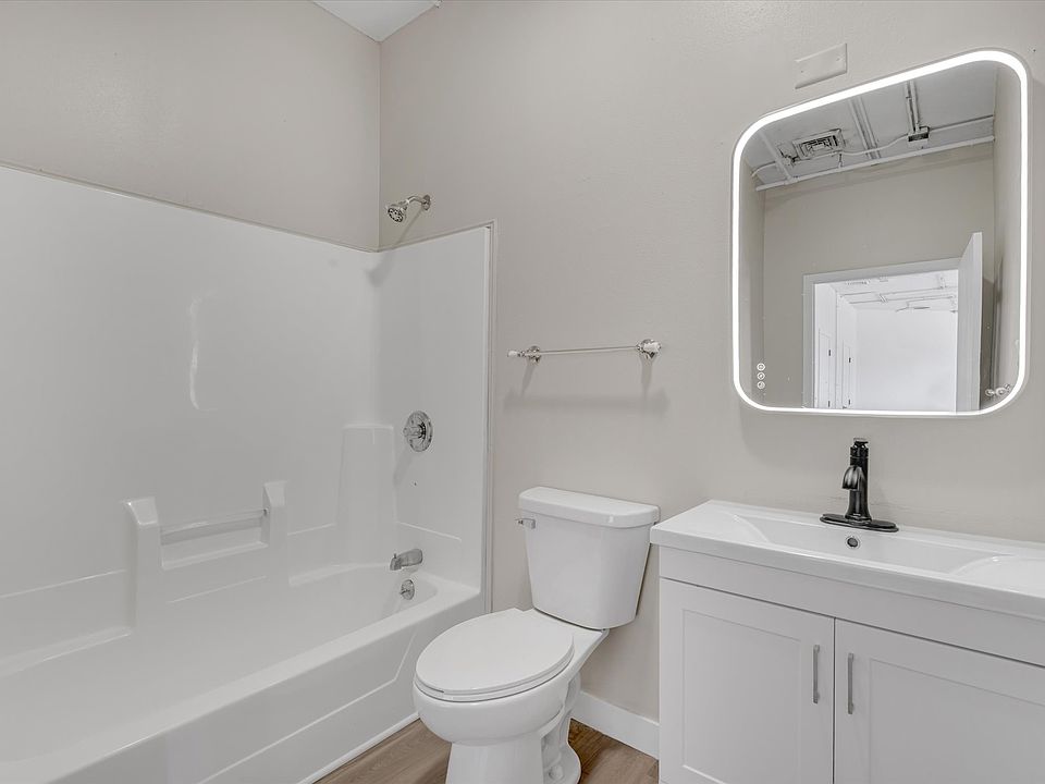 1st image of 400 N Main St APT 403