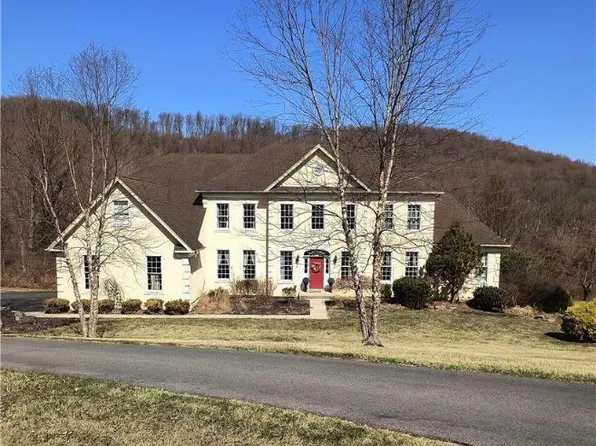 10 Hidden Meadow Dr, Easton, PA 18042